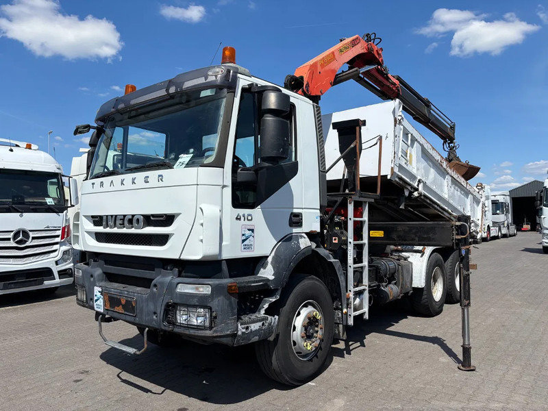 Iveco Trakker 410 6X4 Manual Gearbox 2 Way Tipper + Palfinger PK15500 - Caminhão basculante, Caminhão grua: foto 1 Iveco Trakker 410 6X4 Manual Gearbox 2 Way Tipper + Palfinger PK15500 - Caminhão basculante, Caminhão grua: foto 1