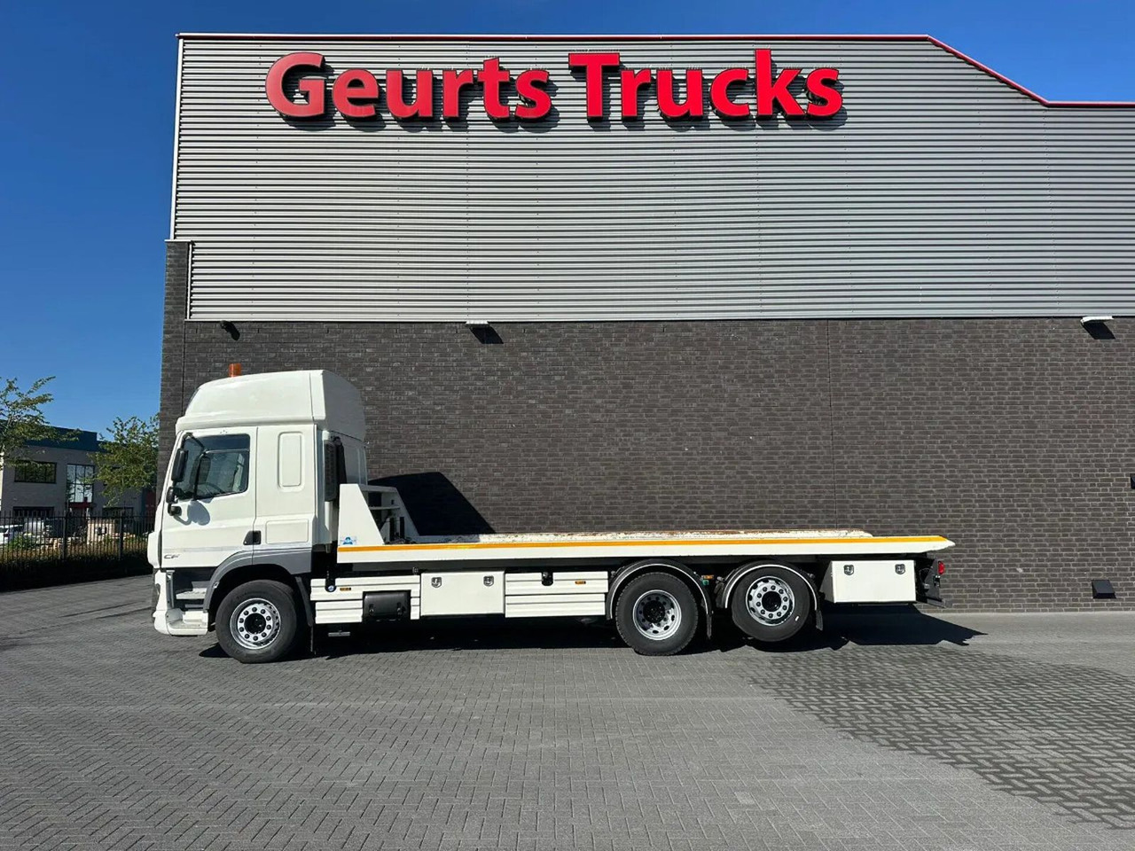 DAF CF 410 6X2 M4SN3 OPRIJWAGEN / MACHINE TRANSPORTE - Caminhão transporte de veículos: foto 1 DAF CF 410 6X2 M4SN3 OPRIJWAGEN / MACHINE TRANSPORTE - Caminhão transporte de veículos: foto 1