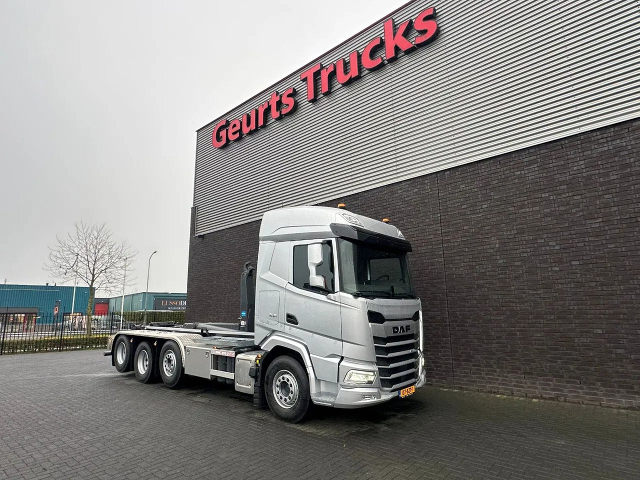 DAF XF 530 8X2 TRIPLE VDL S-30-6700 HAAKARMSYSTEEM/A - Caminhão polibenne: foto 5 DAF XF 530 8X2 TRIPLE VDL S-30-6700 HAAKARMSYSTEEM/A - Caminhão polibenne: foto 5