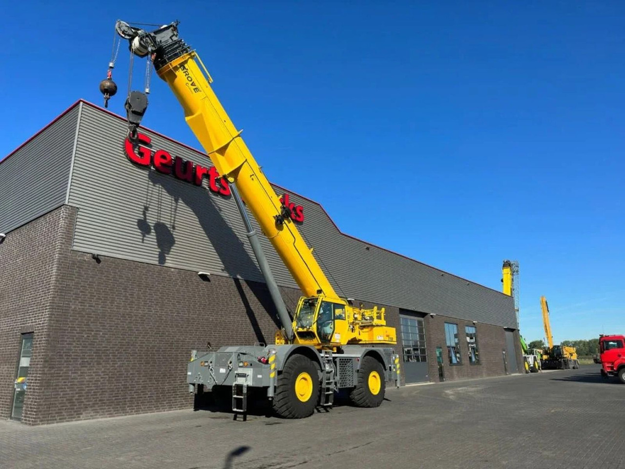 Grove GRT8100 ROUGH TERRAIN CRANE - Guindaste de torre: foto 2 Grove GRT8100 ROUGH TERRAIN CRANE - Guindaste de torre: foto 2