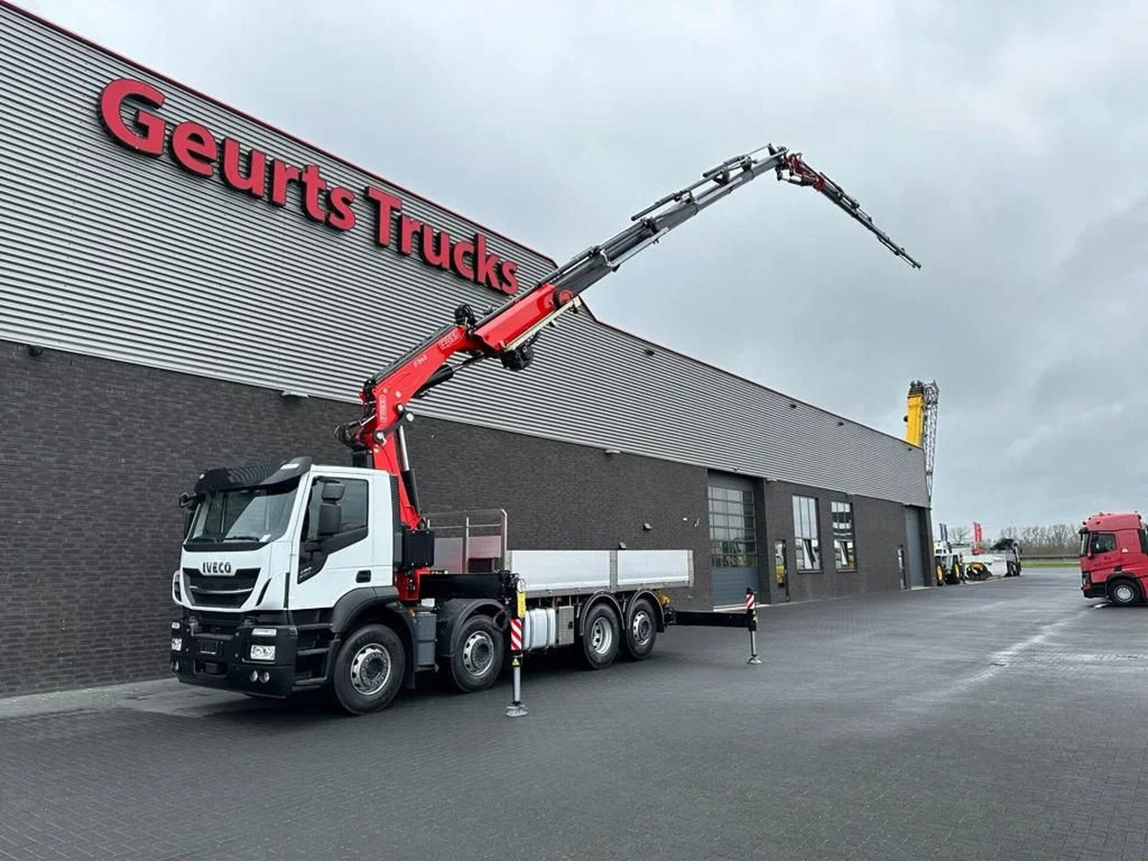 Iveco Stralis 480 X-WAY 8X2 + FASSI 545RA.2.26 + JIB L - Caminhão grua: foto 2 Iveco Stralis 480 X-WAY 8X2 + FASSI 545RA.2.26 + JIB L - Caminhão grua: foto 2