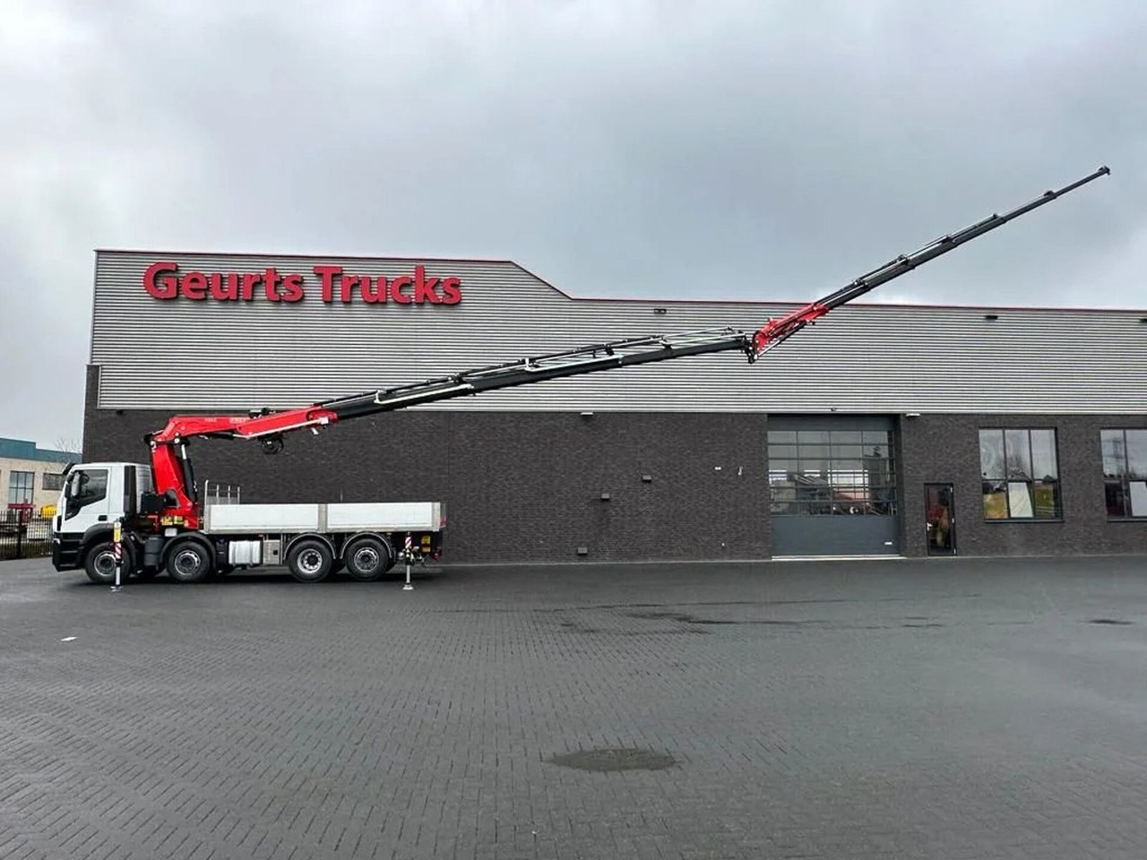 Iveco Stralis 480 X-WAY 8X2 + FASSI 545RA.2.26 + JIB L - Caminhão grua: foto 3 Iveco Stralis 480 X-WAY 8X2 + FASSI 545RA.2.26 + JIB L - Caminhão grua: foto 3