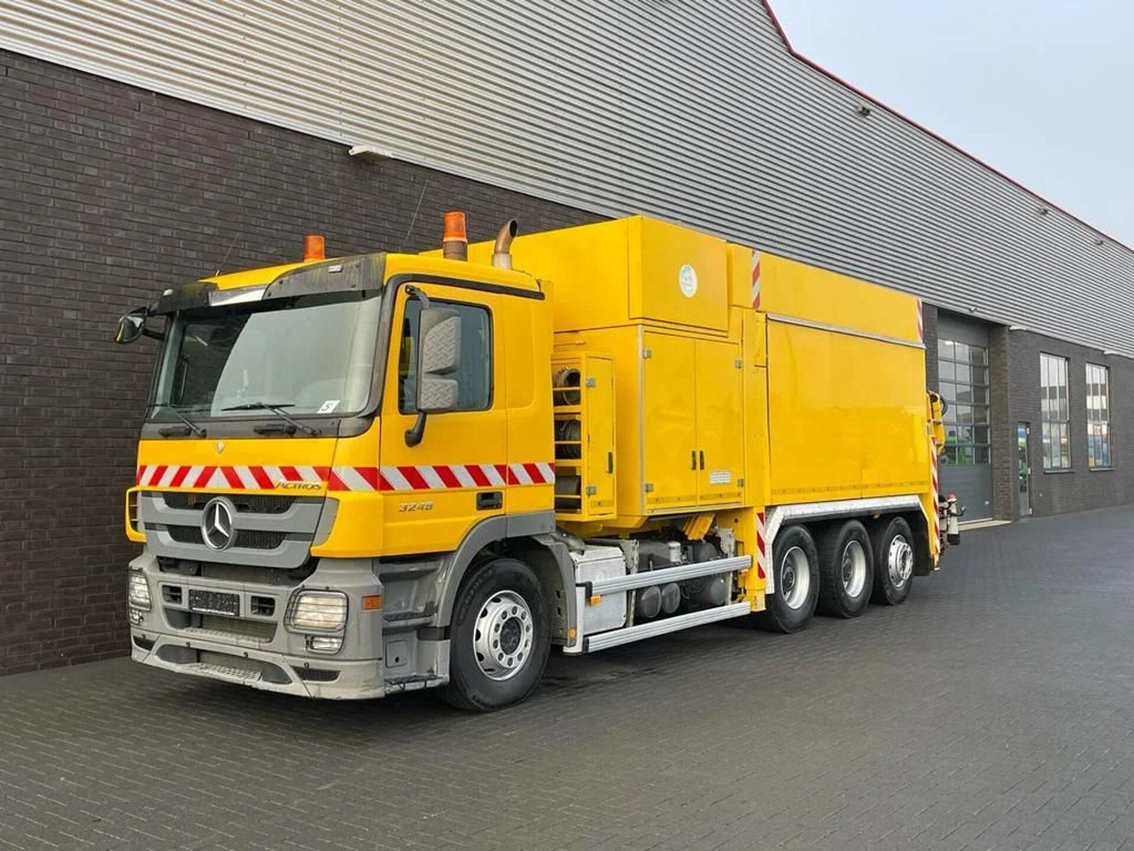 Mercedes-Benz Actros 3248 8X4 TRIDEM MTS DINO 12 SAUGBAGGER/SU - Caminhão limpa fossa: foto 2 Mercedes-Benz Actros 3248 8X4 TRIDEM MTS DINO 12 SAUGBAGGER/SU - Caminhão limpa fossa: foto 2