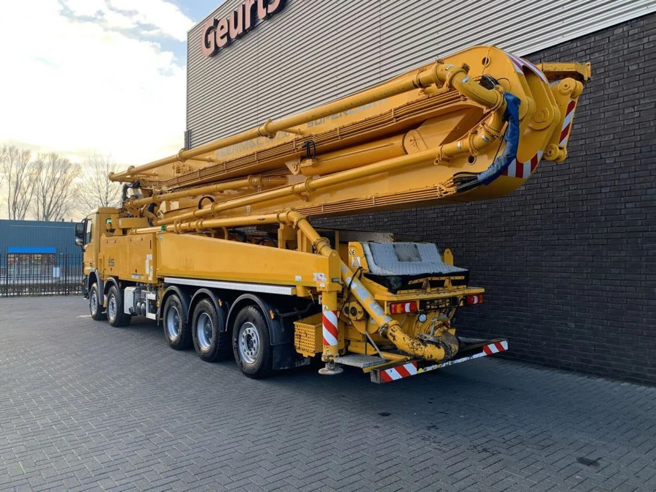 Mercedes-Benz Actros 5041 10X4 + SERMAC 6 RZ 56 METER CONCRETE - Autobomba de betão: foto 3 Mercedes-Benz Actros 5041 10X4 + SERMAC 6 RZ 56 METER CONCRETE - Autobomba de betão: foto 3