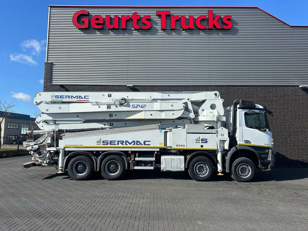 Mercedes-Benz Arocs 4451 8X4 + SERMAC 5Z42 BETONPOMP/BETONPUMP - Autobomba de betão: foto 4 Mercedes-Benz Arocs 4451 8X4 + SERMAC 5Z42 BETONPOMP/BETONPUMP - Autobomba de betão: foto 4