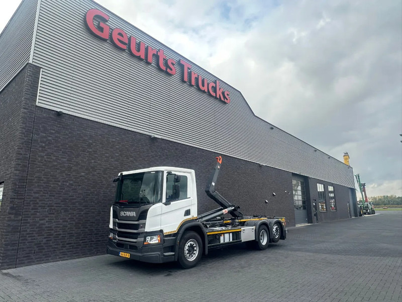 Scania P280 6X2 + AJK/1924 HLF20-6430 HAAKARMSYSTEEM / ABROLLKIPPER / HOOKLIFT - Caminhão polibenne: foto 2 Scania P280 6X2 + AJK/1924 HLF20-6430 HAAKARMSYSTEEM / ABROLLKIPPER / HOOKLIFT - Caminhão polibenne: foto 2