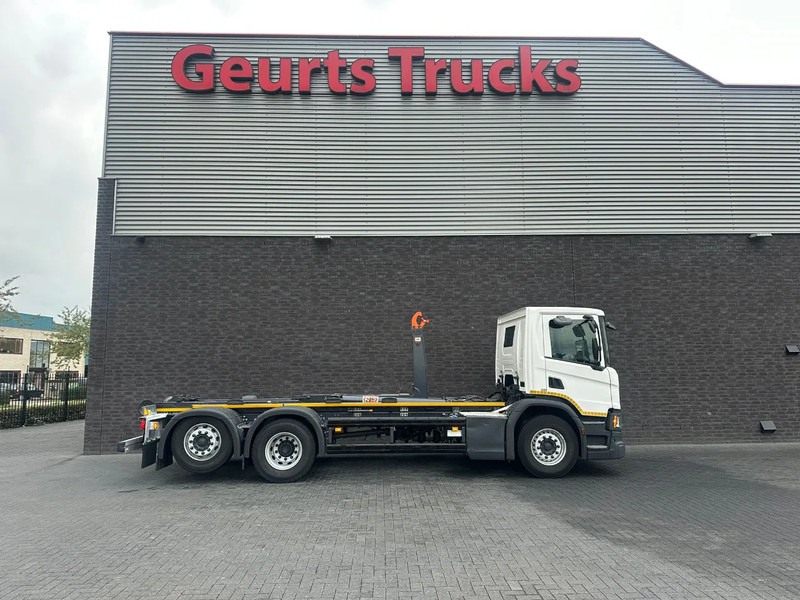 Scania P280 6X2 + AJK/1924 HLF20-6430 HAAKARMSYSTEEM / ABROLLKIPPER / HOOKLIFT - Caminhão polibenne: foto 4 Scania P280 6X2 + AJK/1924 HLF20-6430 HAAKARMSYSTEEM / ABROLLKIPPER / HOOKLIFT - Caminhão polibenne: foto 4