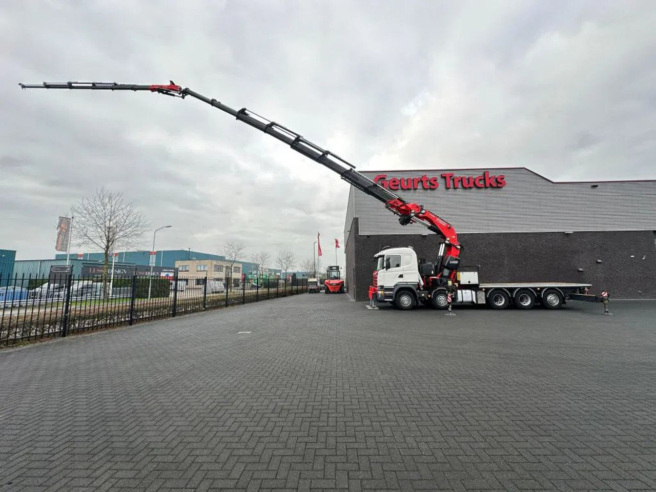 Scania R520 V8 10X4 TRIDEM + F1650RA.2.28 + JIB L816 KR - Caminhão grua: foto 5 Scania R520 V8 10X4 TRIDEM + F1650RA.2.28 + JIB L816 KR - Caminhão grua: foto 5