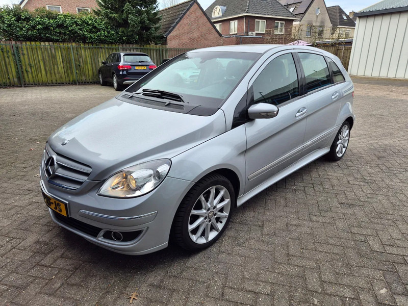 Mercedes-Benz B-Klasse 200 Automaat.trekhaak. - Automóvel: foto 1 Mercedes-Benz B-Klasse 200 Automaat.trekhaak. - Automóvel: foto 1
