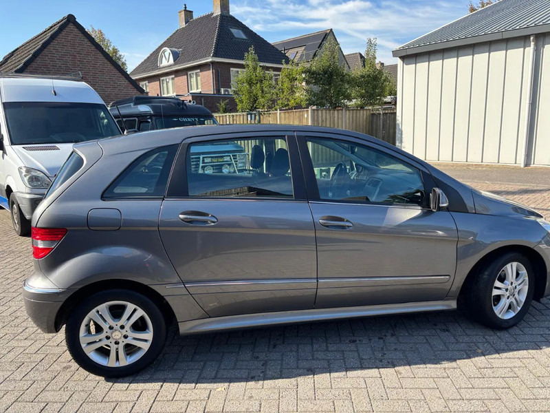 Mercedes-Benz B-Klasse B 180 Automaat Trekhaak - Automóvel: foto 2 Mercedes-Benz B-Klasse B 180 Automaat Trekhaak - Automóvel: foto 2