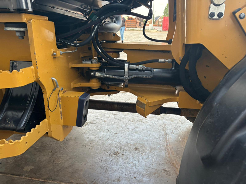 Carregadeira de rodas Caterpillar 908: foto 16