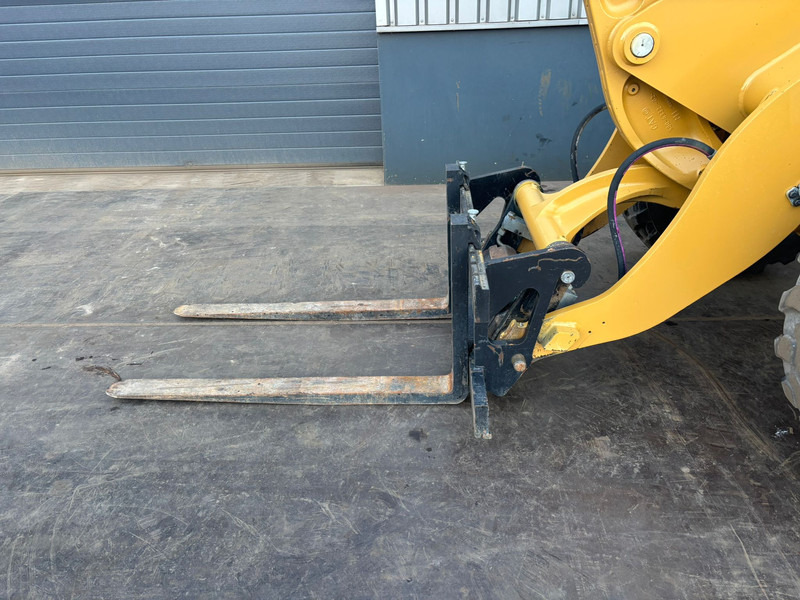 Carregadeira de rodas Caterpillar 908: foto 9