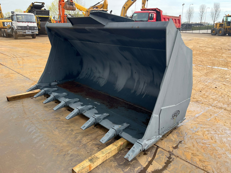 Doosan Bucket DL450-3 4700 l - Balde: foto 2 Doosan Bucket DL450-3 4700 l - Balde: foto 2
