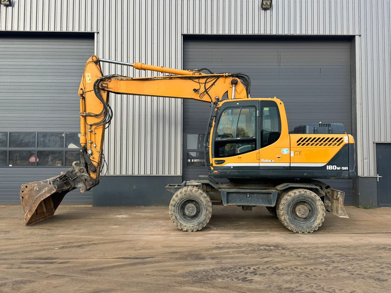 Hyundai Robex 180W-9A - Escavadeira de rodas: foto 1 Hyundai Robex 180W-9A - Escavadeira de rodas: foto 1