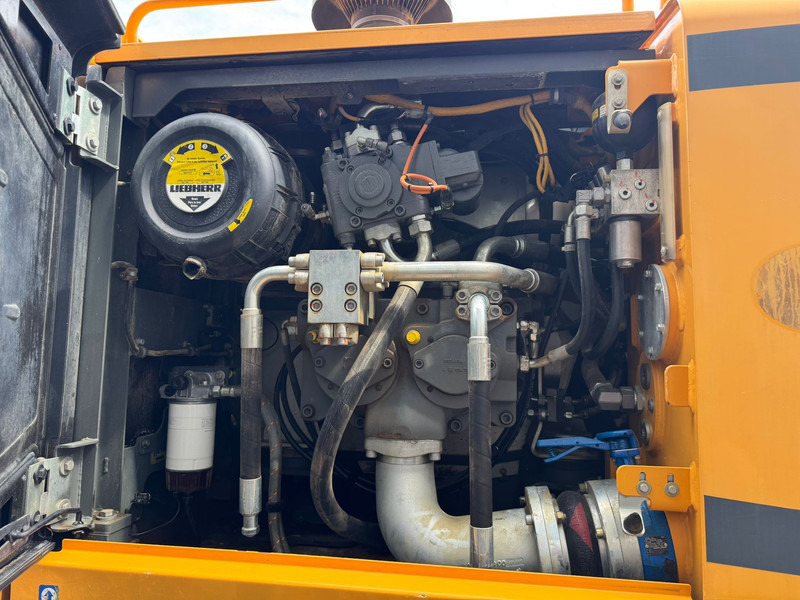 Escavadora de rastos Liebherr R946 LC Hydraulic excavator: foto 18
