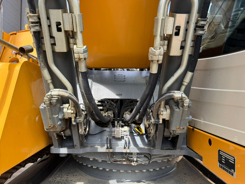 Escavadora de rastos Liebherr R946 LC Hydraulic excavator: foto 16