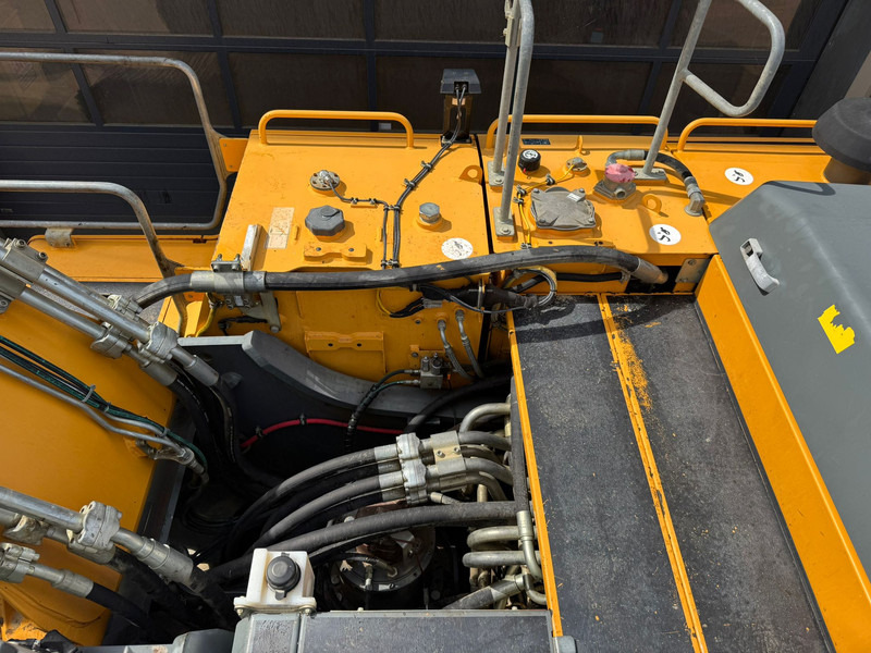 Escavadora de rastos Liebherr R946 LC Hydraulic excavator: foto 20