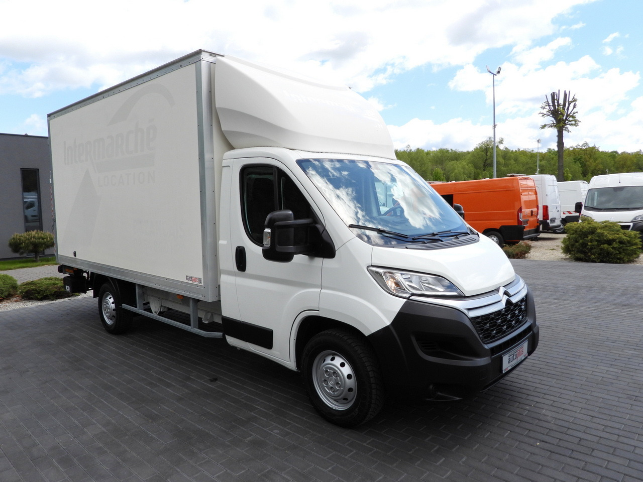 CITROEN JUMPER BOX LIFT 8 PALLETS CRUISE CONTROL NAVIGATION AIR CONDITIONING 165HP - Carrinha de contentor: foto 4 CITROEN JUMPER BOX LIFT 8 PALLETS CRUISE CONTROL NAVIGATION AIR CONDITIONING 165HP - Carrinha de contentor: foto 4