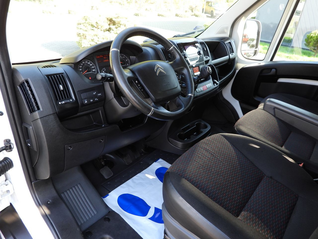 CITROEN JUMPER STAKE BODY DOUBLE CABIN DOKA 7 SEATS PNEUMATICS AIR CONDITIONING 140HP - Carrinha cabine dupla: foto 2 CITROEN JUMPER STAKE BODY DOUBLE CABIN DOKA 7 SEATS PNEUMATICS AIR CONDITIONING 140HP - Carrinha cabine dupla: foto 2