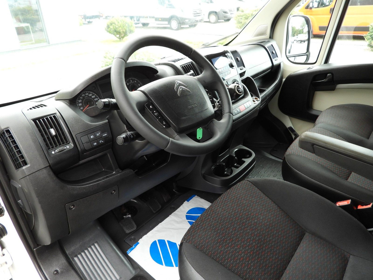 Citroën JUMPER PRITSCHE DOPPELKABINE DOKA 7 SITZE - Furgão caixa aberta, Carrinha cabine dupla: foto 2 Citroën JUMPER PRITSCHE DOPPELKABINE DOKA 7 SITZE - Furgão caixa aberta, Carrinha cabine dupla: foto 2