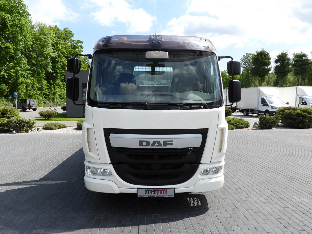 DAF LF 180 THREE-WAY TIPPER CRUISE CONTROL LED LIGHTS AUTOMATIC TRANSMISSION TWIN WHEELS AIR CONDITIONING 180HP - Caminhão basculante: foto 5 DAF LF 180 THREE-WAY TIPPER CRUISE CONTROL LED LIGHTS AUTOMATIC TRANSMISSION TWIN WHEELS AIR CONDITIONING 180HP - Caminhão basculante: foto 5