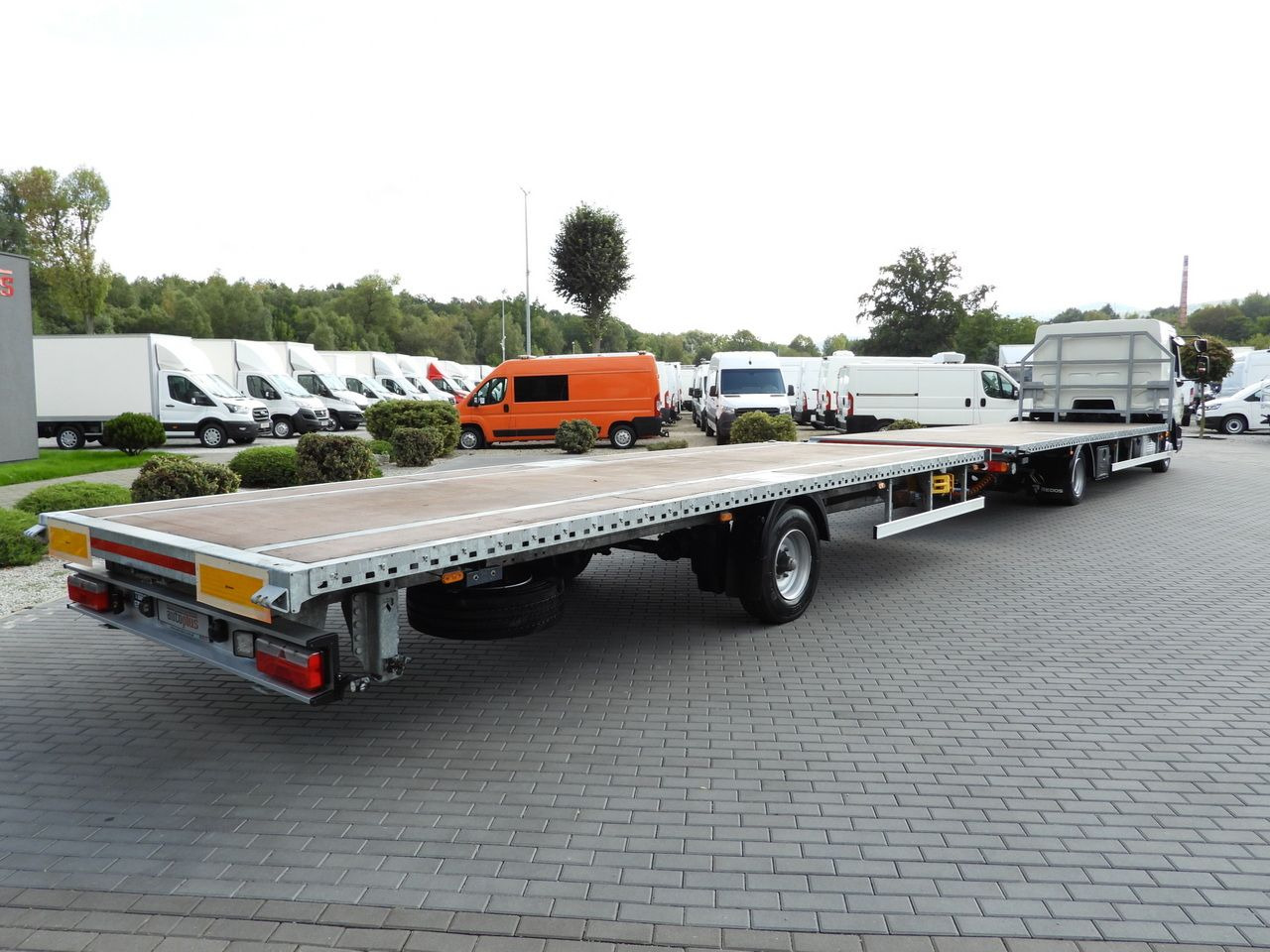 DAF LF 230 CONTAINER CARRIER PLATFORM + TRAILER WEBASTO CRUISE CONTROL LED LIGHTS PNEUMATICS AUTOMATIC TRANSMISSION TWIN WHEELS AIR CONDITIONING 230HP - Caminhão transportador de contêineres/ Caixa móvel: foto 3 DAF LF 230 CONTAINER CARRIER PLATFORM + TRAILER WEBASTO CRUISE CONTROL LED LIGHTS PNEUMATICS AUTOMATIC TRANSMISSION TWIN WHEELS AIR CONDITIONING 230HP - Caminhão transportador de contêineres/ Caixa móvel: foto 3