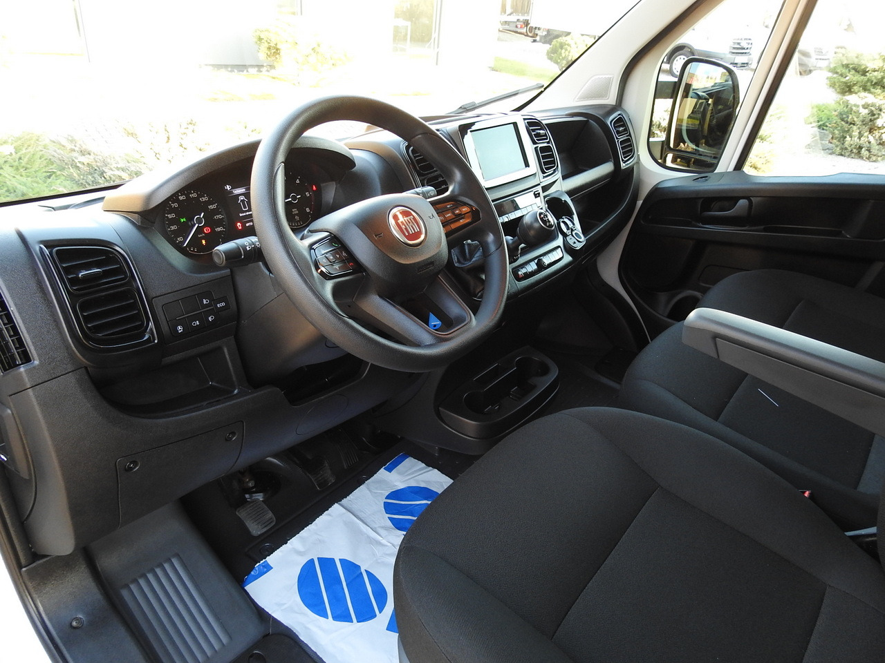 FIAT DUCATO BOX LIFT 8 PALLETS CRUISE CONTROL AIR CONDITIONING 180HP - Carrinha de contentor: foto 2 FIAT DUCATO BOX LIFT 8 PALLETS CRUISE CONTROL AIR CONDITIONING 180HP - Carrinha de contentor: foto 2