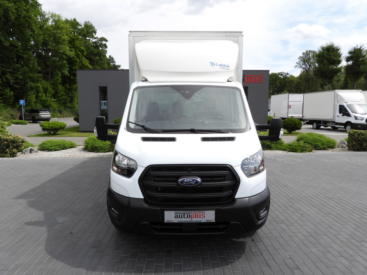 FORD TRANSIT BOX 8 PALLETS CRUISE CONTROL AIR CONDITIONING 130HP - Carrinha de contentor: foto 5 FORD TRANSIT BOX 8 PALLETS CRUISE CONTROL AIR CONDITIONING 130HP - Carrinha de contentor: foto 5