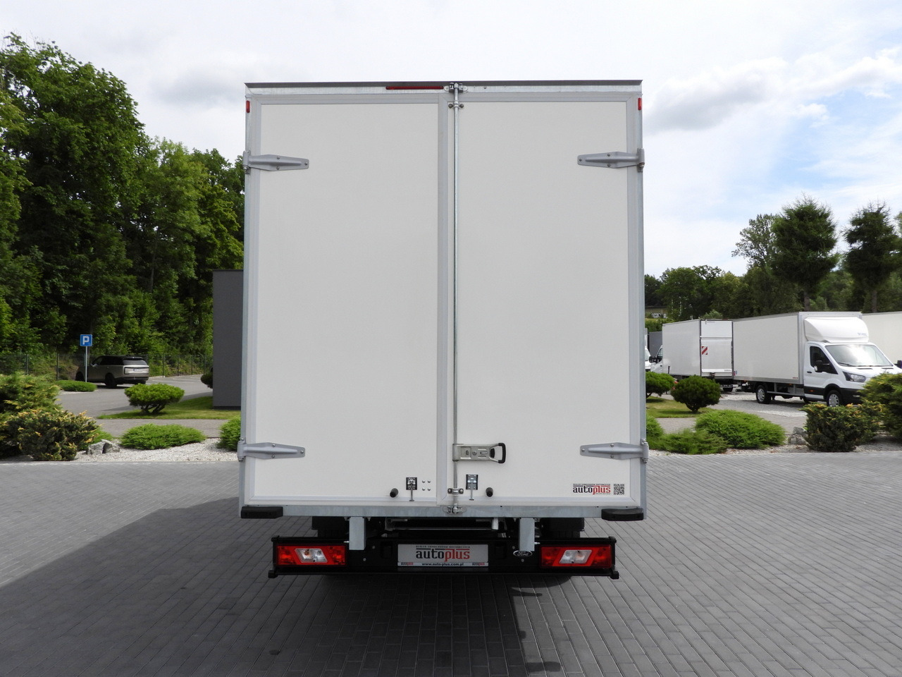 Locação de FORD TRANSIT BOX 8 PALLETS CRUISE CONTROL AIR CONDITIONING 130HP FORD TRANSIT BOX 8 PALLETS CRUISE CONTROL AIR CONDITIONING 130HP: foto 10 Locação de FORD TRANSIT BOX 8 PALLETS CRUISE CONTROL AIR CONDITIONING 130HP FORD TRANSIT BOX 8 PALLETS CRUISE CONTROL AIR CONDITIONING 130HP: foto 10