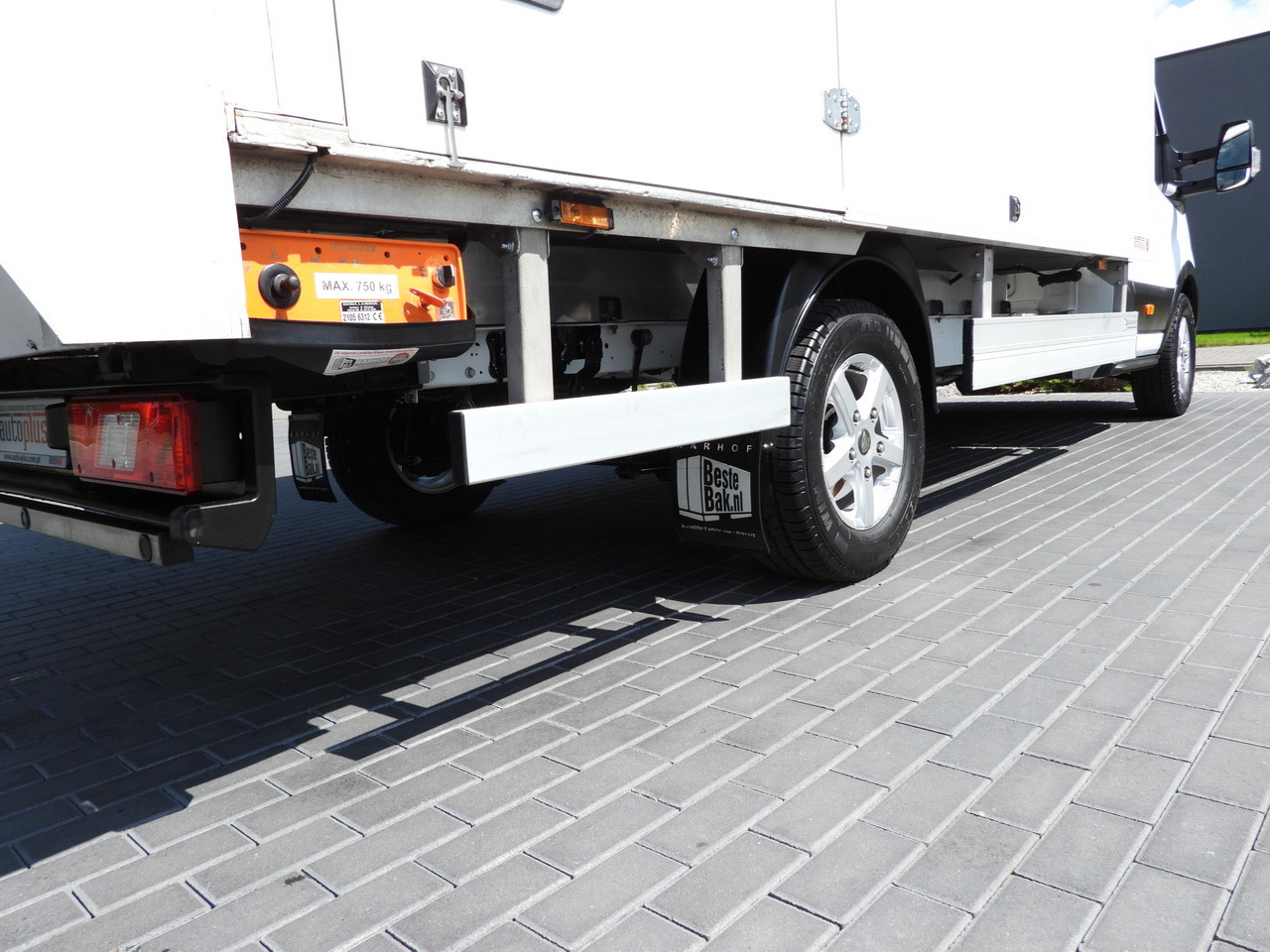 Carrinha de contentor FORD TRANSIT BOX LIFT 8 PALLETS CRUISE CONTROL LED LIGHTS AIR CONDITIONING 130HP: foto 17 Carrinha de contentor FORD TRANSIT BOX LIFT 8 PALLETS CRUISE CONTROL LED LIGHTS AIR CONDITIONING 130HP: foto 17