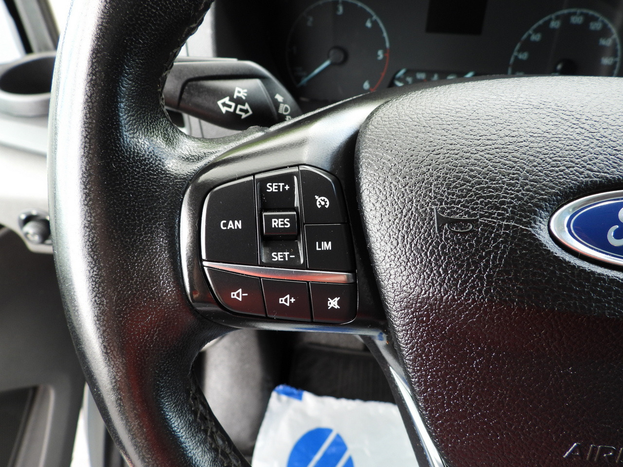 Carrinha de contentor FORD TRANSIT BOX LIFT 8 PALLETS CRUISE CONTROL LED LIGHTS AIR CONDITIONING 130HP: foto 40 Carrinha de contentor FORD TRANSIT BOX LIFT 8 PALLETS CRUISE CONTROL LED LIGHTS AIR CONDITIONING 130HP: foto 40