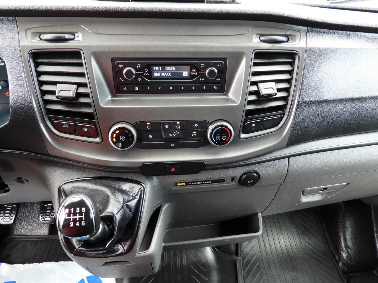 Carrinha de contentor FORD TRANSIT BOX LIFT 8 PALLETS CRUISE CONTROL LED LIGHTS AIR CONDITIONING 130HP: foto 43 Carrinha de contentor FORD TRANSIT BOX LIFT 8 PALLETS CRUISE CONTROL LED LIGHTS AIR CONDITIONING 130HP: foto 43