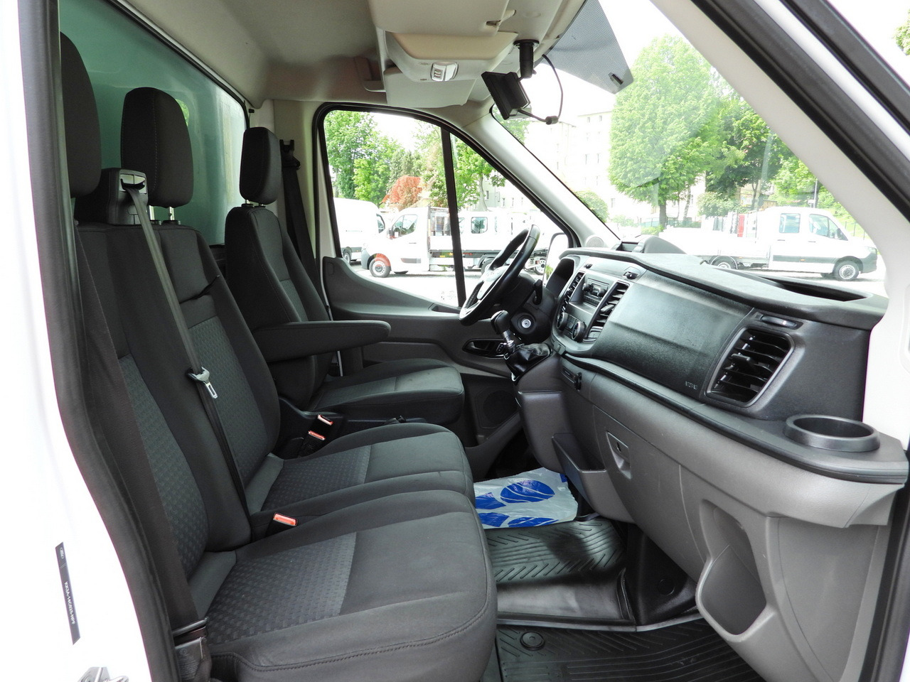 Carrinha de contentor FORD TRANSIT BOX LIFT 8 PALLETS CRUISE CONTROL LED LIGHTS AIR CONDITIONING 130HP: foto 49 Carrinha de contentor FORD TRANSIT BOX LIFT 8 PALLETS CRUISE CONTROL LED LIGHTS AIR CONDITIONING 130HP: foto 49