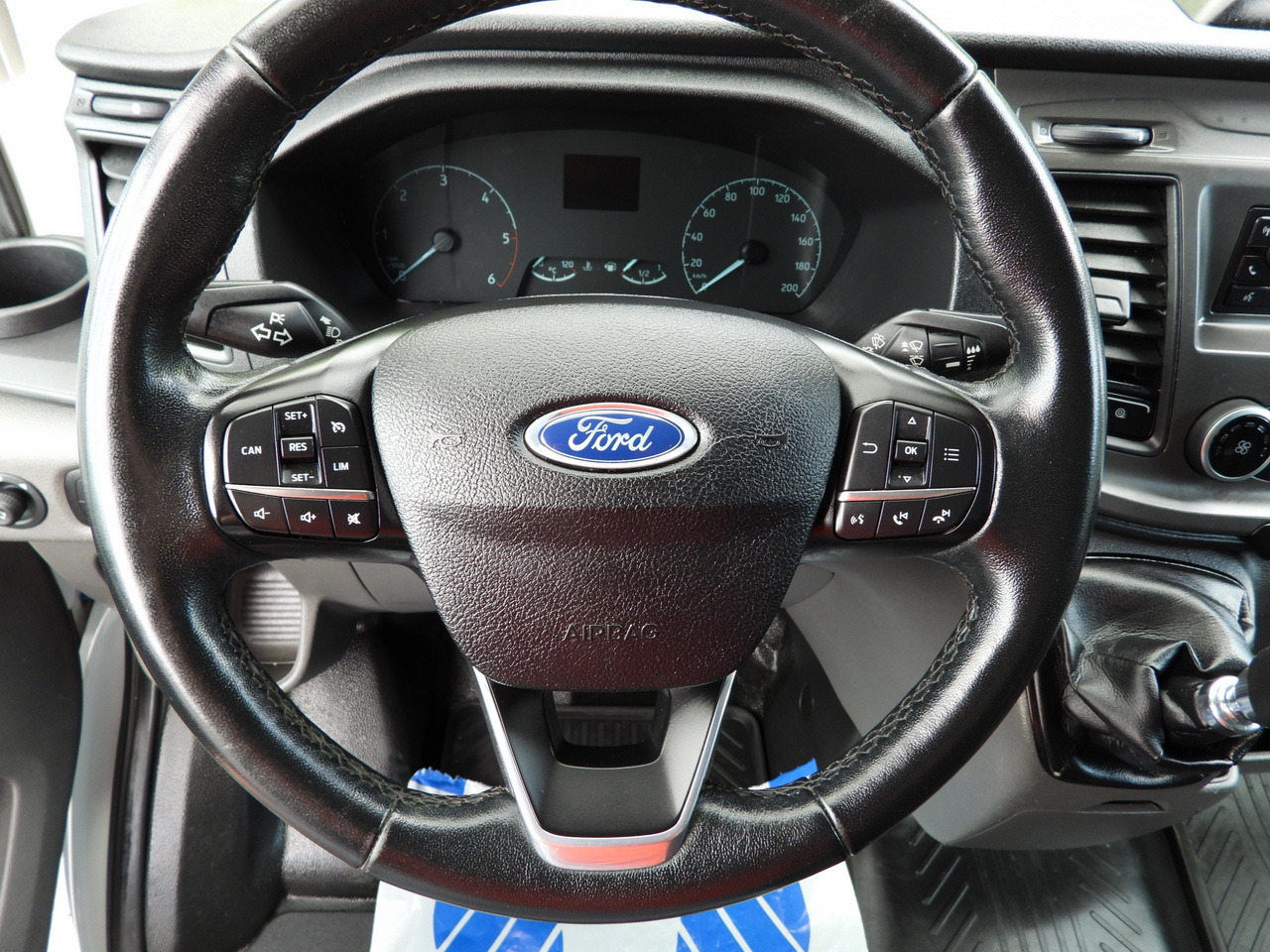 Carrinha de contentor FORD TRANSIT BOX LIFT 8 PALLETS CRUISE CONTROL LED LIGHTS AIR CONDITIONING 130HP: foto 39 Carrinha de contentor FORD TRANSIT BOX LIFT 8 PALLETS CRUISE CONTROL LED LIGHTS AIR CONDITIONING 130HP: foto 39