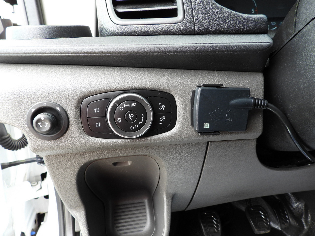 Carrinha de contentor FORD TRANSIT BOX LIFT 8 PALLETS CRUISE CONTROL LED LIGHTS AIR CONDITIONING 130HP: foto 37 Carrinha de contentor FORD TRANSIT BOX LIFT 8 PALLETS CRUISE CONTROL LED LIGHTS AIR CONDITIONING 130HP: foto 37