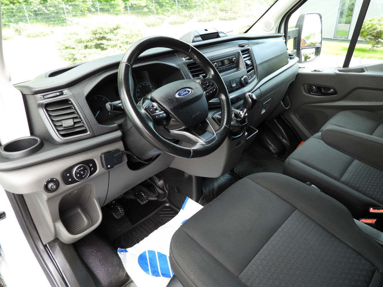 FORD TRANSIT BOX LIFT 8 PALLETS CRUISE CONTROL LED LIGHTS AIR CONDITIONING 130HP - Carrinha de contentor: foto 2 FORD TRANSIT BOX LIFT 8 PALLETS CRUISE CONTROL LED LIGHTS AIR CONDITIONING 130HP - Carrinha de contentor: foto 2