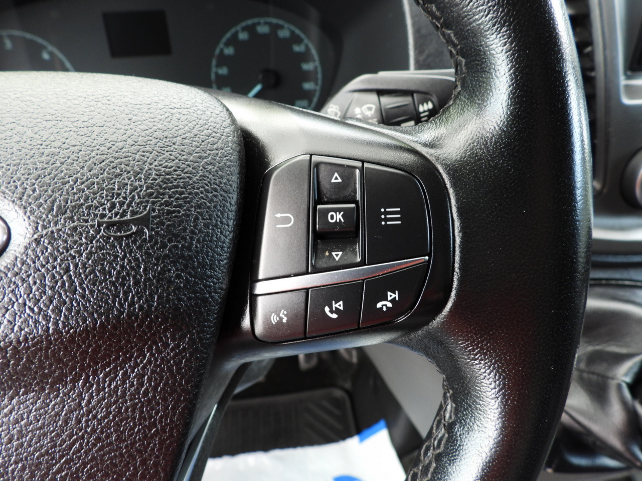 Carrinha de contentor FORD TRANSIT BOX LIFT 8 PALLETS CRUISE CONTROL LED LIGHTS AIR CONDITIONING 130HP: foto 41 Carrinha de contentor FORD TRANSIT BOX LIFT 8 PALLETS CRUISE CONTROL LED LIGHTS AIR CONDITIONING 130HP: foto 41