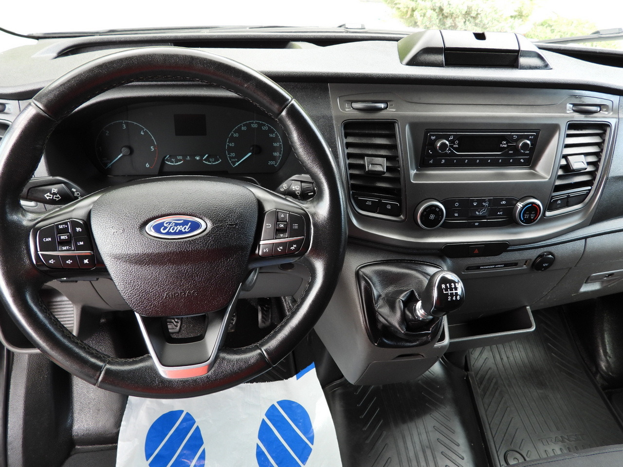 Carrinha de contentor FORD TRANSIT BOX LIFT 8 PALLETS CRUISE CONTROL LED LIGHTS AIR CONDITIONING 130HP: foto 38 Carrinha de contentor FORD TRANSIT BOX LIFT 8 PALLETS CRUISE CONTROL LED LIGHTS AIR CONDITIONING 130HP: foto 38