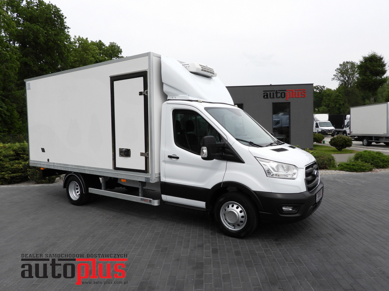 FORD TRANSIT BOX / REFRIGERATOR BOX 5*C / CRUISE CONTROL LED LIGHTS TWIN WHEELS AIR CONDITIONING 130HP - Carrinha de contentor: foto 1 FORD TRANSIT BOX / REFRIGERATOR BOX 5*C / CRUISE CONTROL LED LIGHTS TWIN WHEELS AIR CONDITIONING 130HP - Carrinha de contentor: foto 1