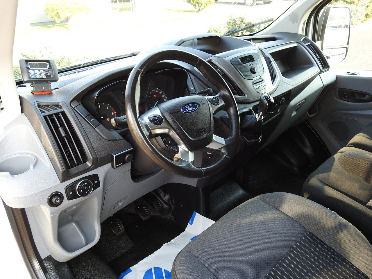 FORD TRANSIT REFRIGERATOR VAN 0°C HEATING FUNCTION CRUISE CONTROL LED LIGHTS AIR CONDITIONING 130HP - Carrinha frigorífica: foto 2 FORD TRANSIT REFRIGERATOR VAN 0°C HEATING FUNCTION CRUISE CONTROL LED LIGHTS AIR CONDITIONING 130HP - Carrinha frigorífica: foto 2