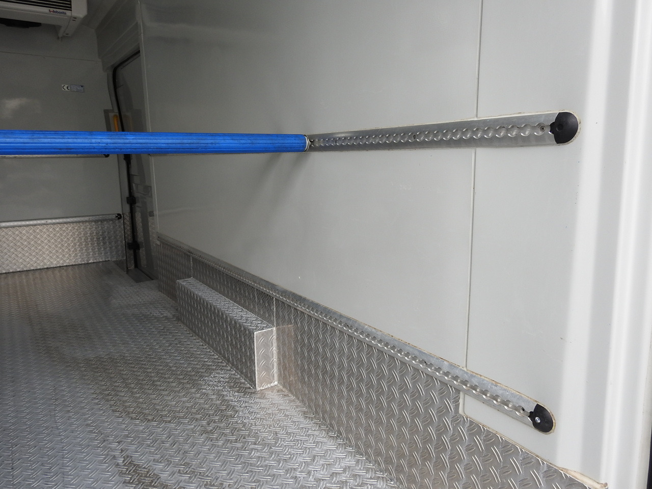 Carrinha frigorífica FORD TRANSIT REFRIGERATOR VAN 0*C HEATING FUNCTION POWER SUPPLY 230V CRUISE CONTROL NAVIGATION AIR CONDITIONING LED LIGHTS  130HP: foto 28