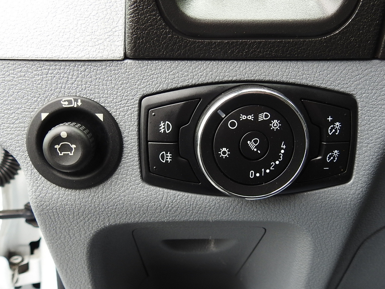 Carrinha frigorífica FORD TRANSIT REFRIGERATOR VAN 0*C HEATING FUNCTION POWER SUPPLY 230V CRUISE CONTROL NAVIGATION AIR CONDITIONING LED LIGHTS  130HP: foto 38