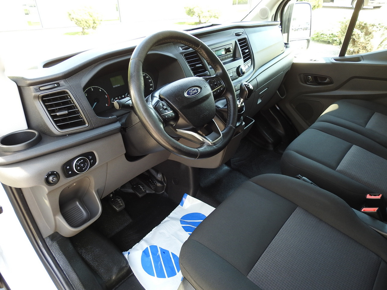 FORD TRANSIT REGRIGERATOR BOX 0*C POWER SUPPLY 230V CRUISE CONTROL AIR CONDITIONING TWIN WHEELS 170HP - Carrinha frigorífica: foto 2 FORD TRANSIT REGRIGERATOR BOX 0*C POWER SUPPLY 230V CRUISE CONTROL AIR CONDITIONING TWIN WHEELS 170HP - Carrinha frigorífica: foto 2