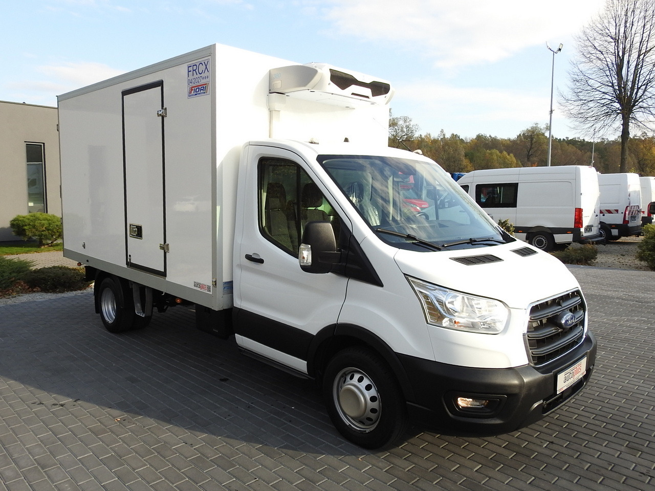 FORD TRANSIT REGRIGERATOR BOX -10*C POWER SUPPLY 230V CRUISE CONTROL AIR CONDITIONING LED LIGHTS PNEUMATICS TWIN WHEELS 130HP - Carrinha frigorífica: foto 4 FORD TRANSIT REGRIGERATOR BOX -10*C POWER SUPPLY 230V CRUISE CONTROL AIR CONDITIONING LED LIGHTS PNEUMATICS TWIN WHEELS 130HP - Carrinha frigorífica: foto 4