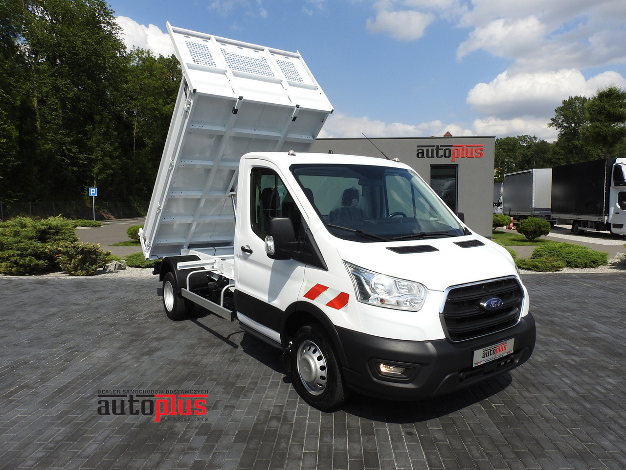 FORD TRANSIT TIPPER CRUISE CONTROL AIR CONDITIONING TWIN WHEELS  170HP - Furgão basculante: foto 1 FORD TRANSIT TIPPER CRUISE CONTROL AIR CONDITIONING TWIN WHEELS  170HP - Furgão basculante: foto 1