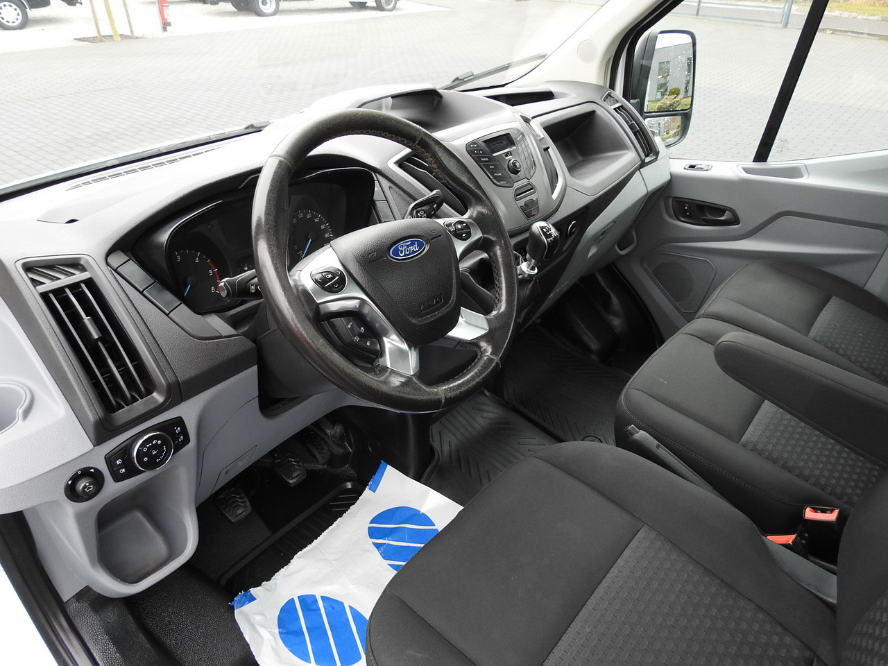 FORD TRANSIT TIPPER CRUISE CONTROL AIR CONDITIONING TWIN WHEELS 170HP - Furgão basculante: foto 2 FORD TRANSIT TIPPER CRUISE CONTROL AIR CONDITIONING TWIN WHEELS 170HP - Furgão basculante: foto 2