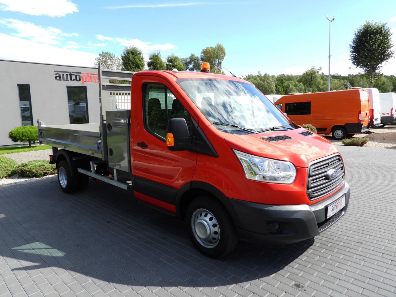 FORD TRANSIT TIPPER CRUISE CONTROL LED LIGHTS TWIN WHEELS AIR CONDITIONING 170HP - Furgão basculante: foto 4 FORD TRANSIT TIPPER CRUISE CONTROL LED LIGHTS TWIN WHEELS AIR CONDITIONING 170HP - Furgão basculante: foto 4