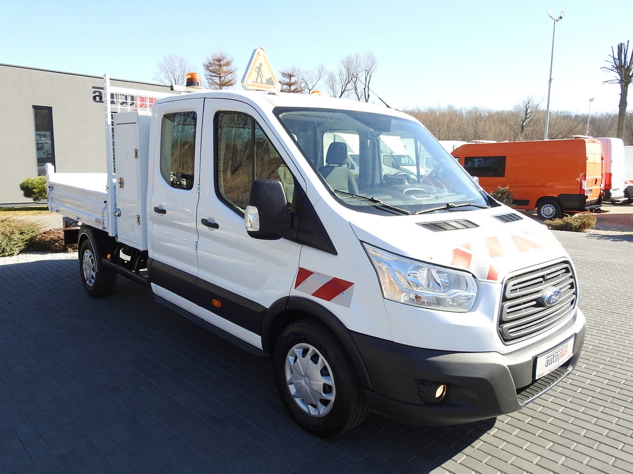 FORD TRANSIT TIPPER DOUBLE CABIN DOKA 6 SEATS CRUISE CONTROL AIR CONDITIONING 130HP - Furgão basculante: foto 4 FORD TRANSIT TIPPER DOUBLE CABIN DOKA 6 SEATS CRUISE CONTROL AIR CONDITIONING 130HP - Furgão basculante: foto 4