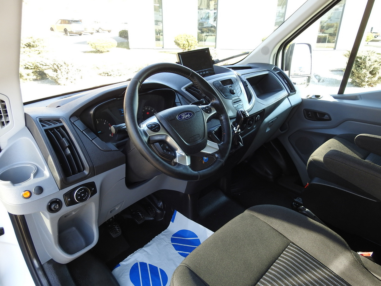 FORD TRANSIT TIPPER DOUBLE CABIN DOKA 6 SEATS CRUISE CONTROL AIR CONDITIONING 130HP - Furgão basculante: foto 2 FORD TRANSIT TIPPER DOUBLE CABIN DOKA 6 SEATS CRUISE CONTROL AIR CONDITIONING 130HP - Furgão basculante: foto 2