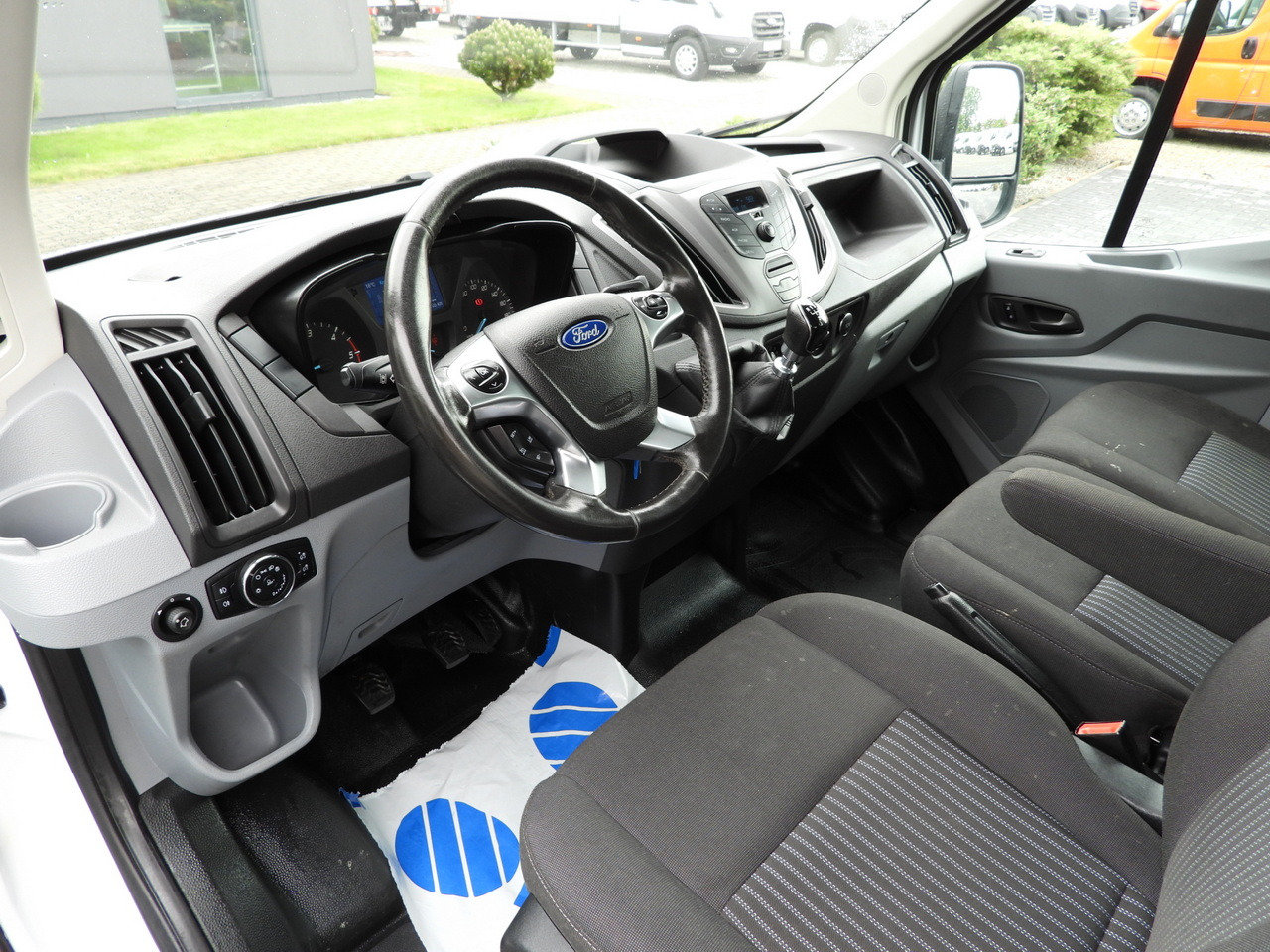 FORD TRANSIT TIPPER DOUBLE CABIN DOKA 6 SEATS CRUISE CONTROL AIR CONDITIONING TWIN WHEELS 170HP - Furgão basculante: foto 2 FORD TRANSIT TIPPER DOUBLE CABIN DOKA 6 SEATS CRUISE CONTROL AIR CONDITIONING TWIN WHEELS 170HP - Furgão basculante: foto 2